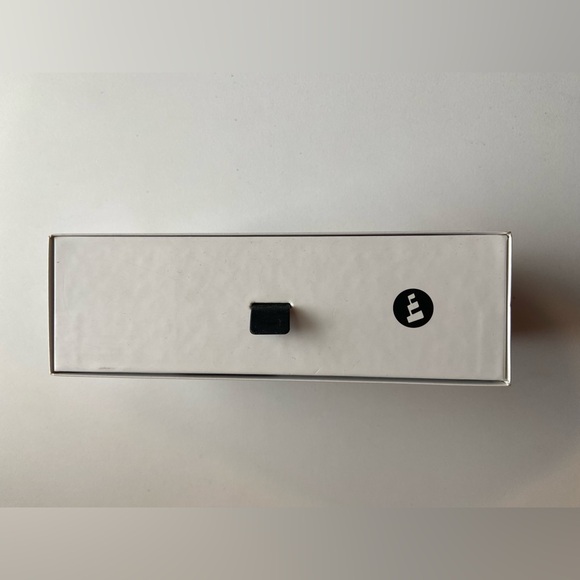 Mophie Wireless Charging Base – 7.5W Qi-Certified - Picture 2 of 6